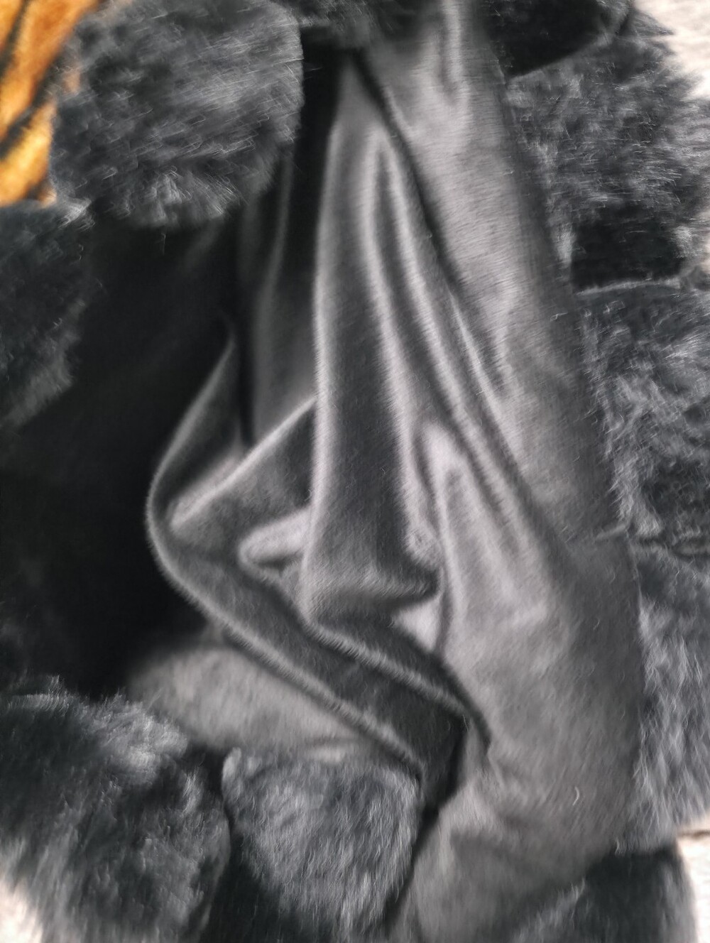 Ed Hardy Plush Faux Fur SnowTiger Throw Blanket Viral New - Picture 5 of 6